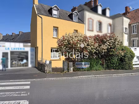 proche saint lo maison de ville