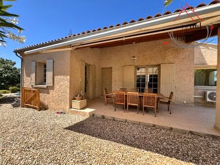 magnifique villa avec piscine, située sur la commune de saint didier