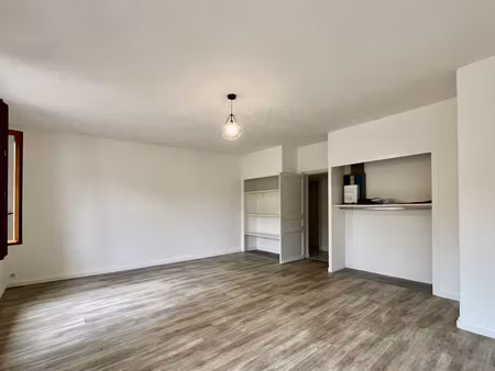 a sainte livrade sur lot, appartement complètement rénové (vide de toute location) avec de