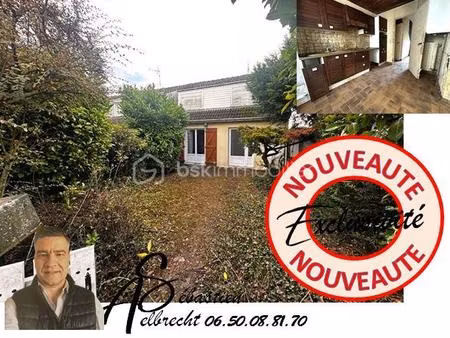 en impasse - maison de residence avec 1 mitoyennete et garage