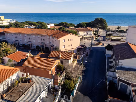 charmante maison à 50 mètres de la plage avec dépendance et