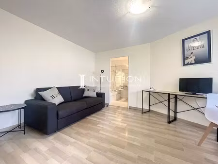 cannes - banane : studio avec petit balcon