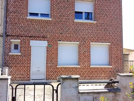 maison avec garage et jardin à louer