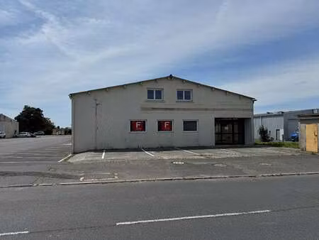 location bureaux et commerces à saint-lô (50000) : à louer / 565m² saint-lô