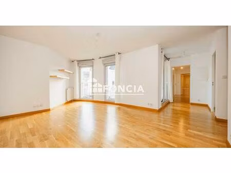 mabilais - arsenal/redon - t3 de 70 m2 avec garage double - immeuble récent