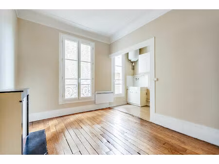 place de la nation (75011) : appartement 2 pièces dans l'ancien à vendre !