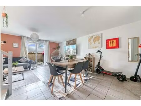 maison de 4 pièces de 75 m² à vénissieux
