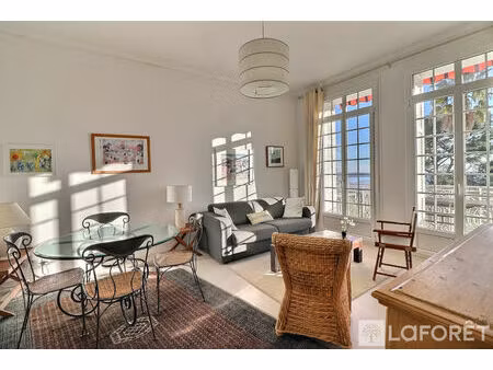 hyeres - appartement deux pièces dans un secteur prisé - vue mer