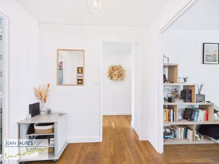 appartement traversant, 2 chambres, balcons, garage et parki