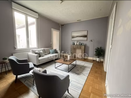 à vendre -maison mitoyenne - 5 pièces - 3 chambres - cour - cave - dependance