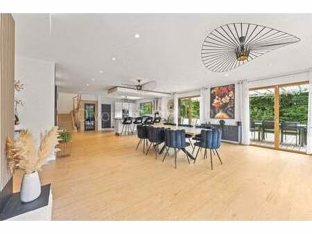 maison de luxe à vendre à divonne-les-bains : 1 490 000 € | 227m²