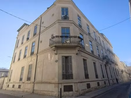 location appartement 6 pièces 173 m² à nîmes (30000)