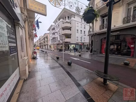 location locaux professionnels 240 m² à cannes (06400), 181 000 €