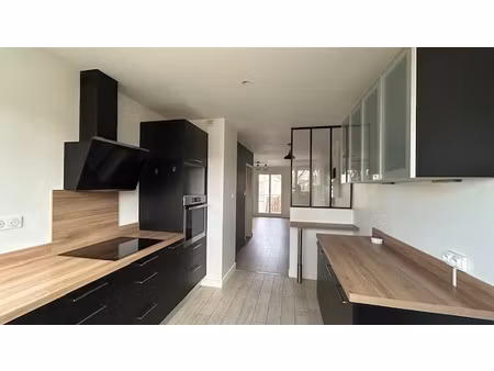 roseraie/amouroux – 3 pièces rénové de 72 m² traversant avec balcon, au 2eme étage, parkin