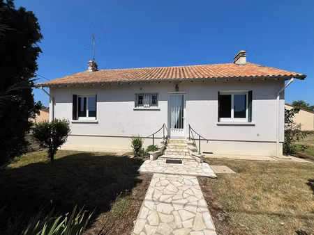 vente maison 3 pièces 77 m² à montmorillon (86500), 116 630 €