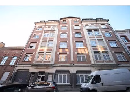 instapklaar appartement met terras in jette