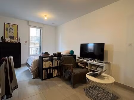 a vendre - appartement type1 récent avec terrasse - marseille 13005