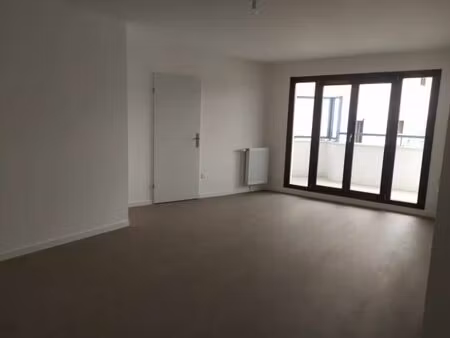 location appartement 3 pièces 72 m² à saint-denis (93200)