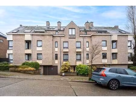 proximité de la place dumon