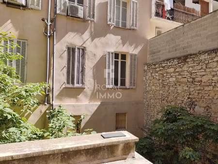 grand studio vendu loué.