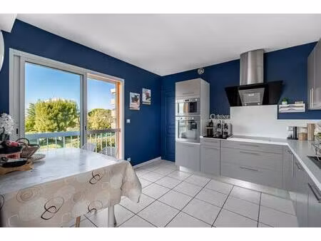 lumineux 3 pièces avec vue mer à saint-laurent-du-var