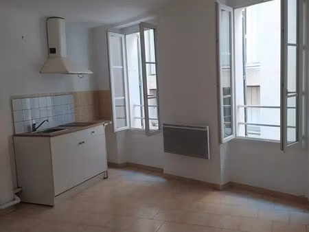 location appartement 1 pièce 30 m² à toulon (83000)