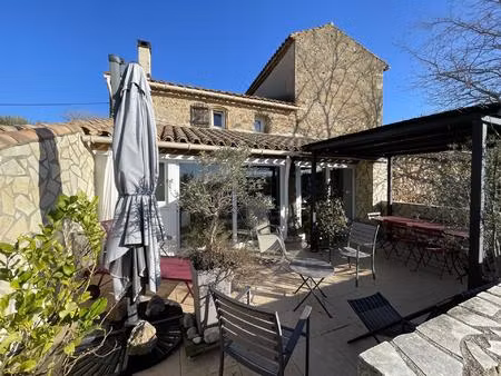 la maison d'artistes, et son jardin de curé, cachée sur les hauteurs du village