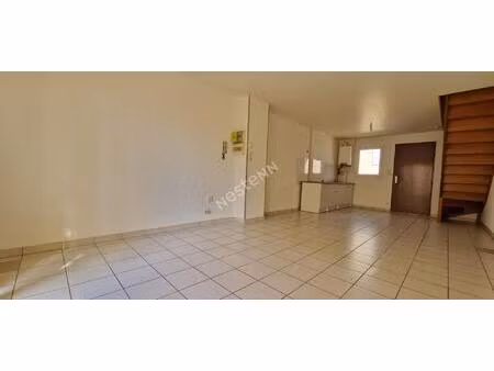 genas secteur azieu - type 3 duplex - avec terrasse et stationnements privatifs