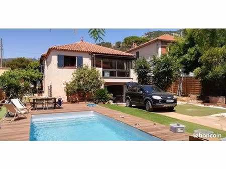 maison en meublée 165m2, 7 pièces (5 chambres) piscine :