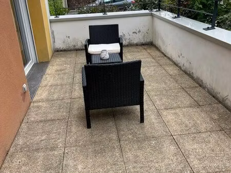 t2 meublé avec terrasse et garage