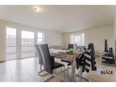 bel appartement 2 chambres avec terrasse