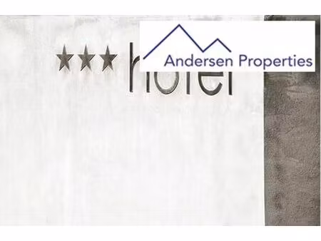 vente commerce 25 pièces 670 m² fréjus (83600)