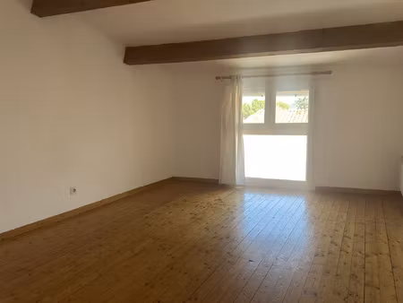 duplex t3 dans centre ville 62m2 83470 saint-maximin-la-sain