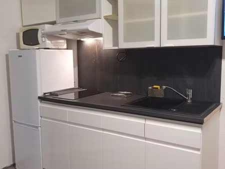 studio à l’année, refait et meublé à neuf dans résidence privée