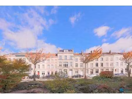 spacieux maison avec jardin et garage