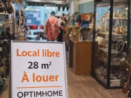 location locaux professionnels 28 m² à auray (56400), 680 €