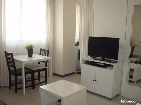a louer très beau studio meublé