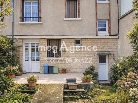 une maison de ville de caractère avec garage et extérieur en plein cœur de vimoutiers.