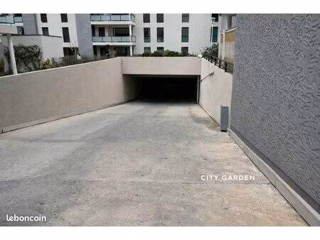 parking/box 1 pièce hyeres