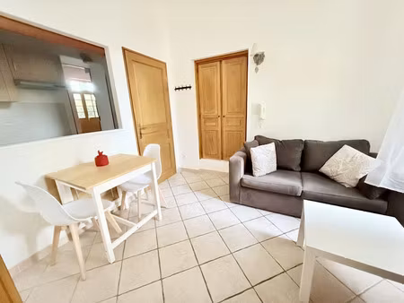 location appartement 2 pièces 30 m² à roquemaure (30150), 595 €