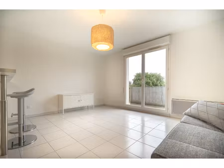 a louer - fonsorbes - appartement t2 41 m² meuble avec parking cellier et balcon - g952