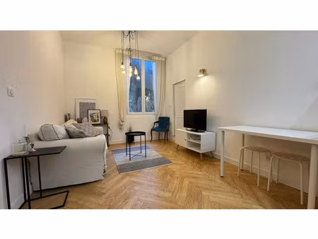 location appartement 2 pièces 28 m² à aix-en-provence (13090), 905 €