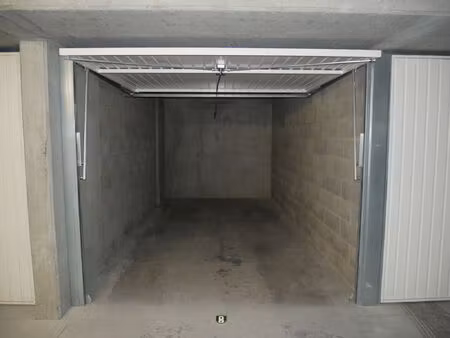 location garage 13 m² à bron (69500)