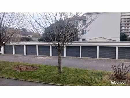 box dans résidence fermée