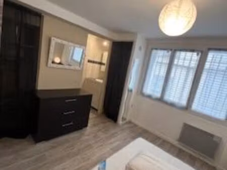 loue appartement meublé brignoles 42 m² excellent état