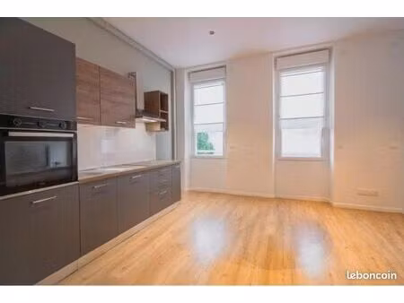 t2 rénové 42 m² – marseille 6ᵉ – lumineux et moderne