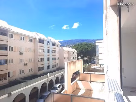 place de parking champ fleuri - proche tribunal