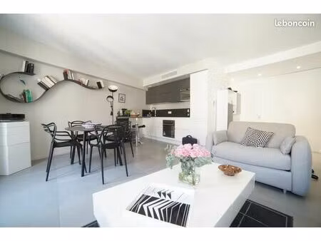 a louer meublé - 3 pièces - nice bord de mer