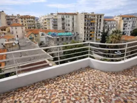 location appartement 2 pièces à nice (06000), 2 250 €