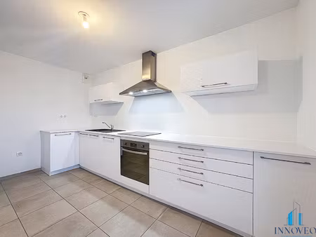 f4 avec 2 garages et belle terrasse